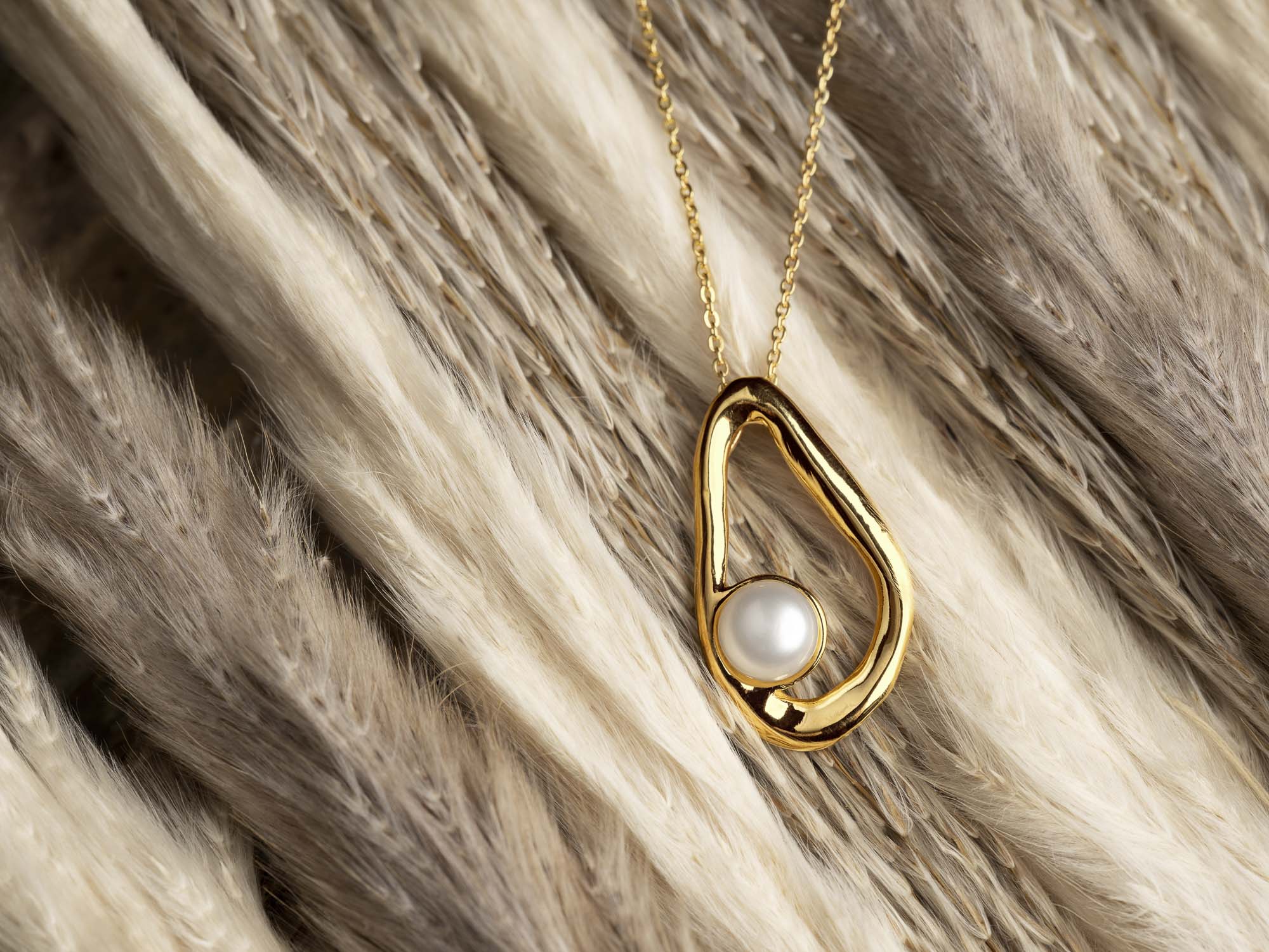 Still Moon Necklace